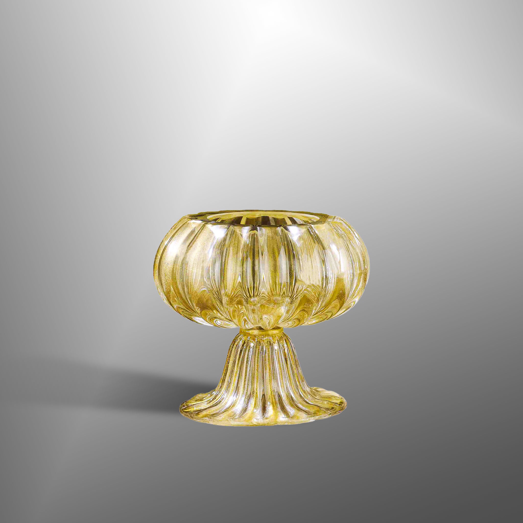 Vases in gold
