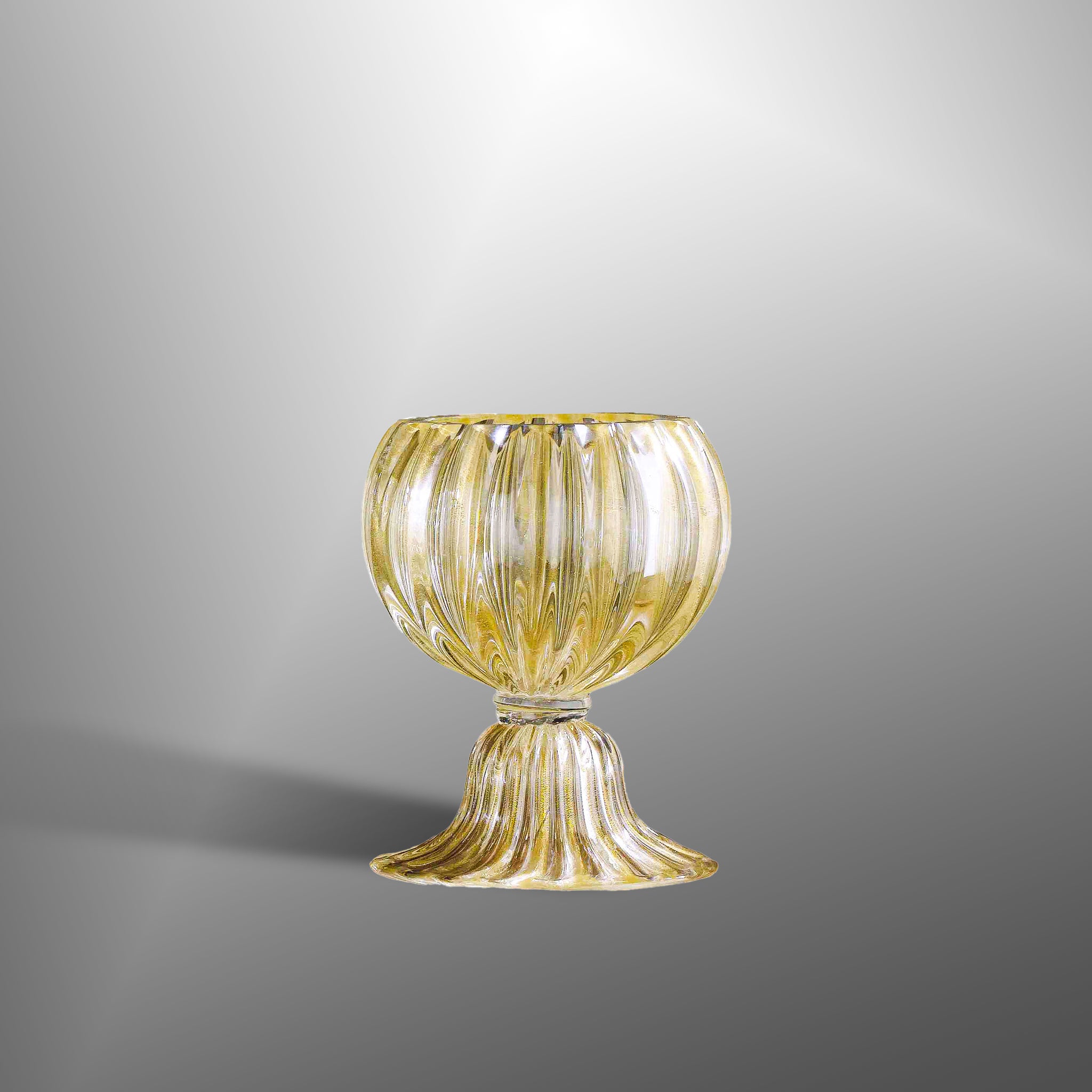Vases in gold