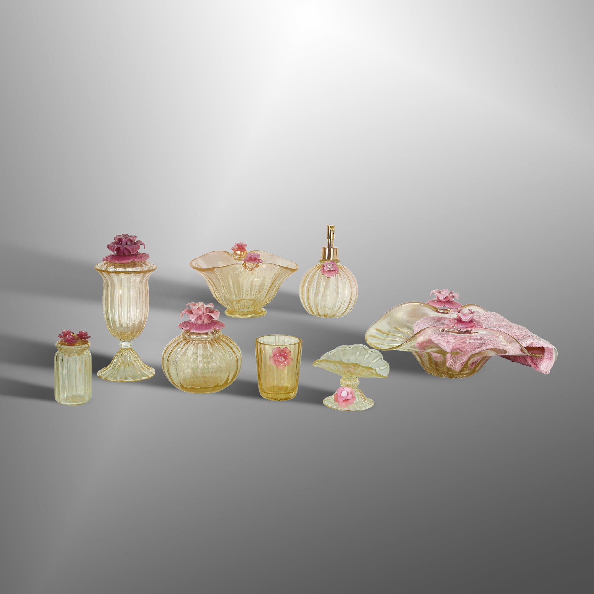 Bathroom accessories with Pink Flowers