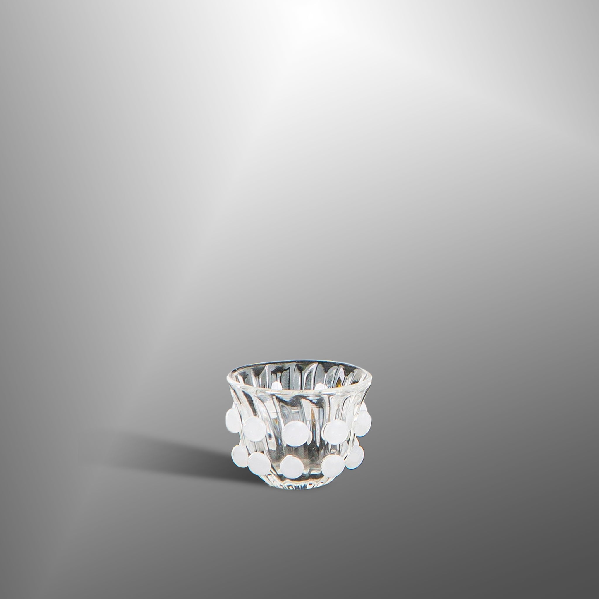 Modern round tray with Murano pearls