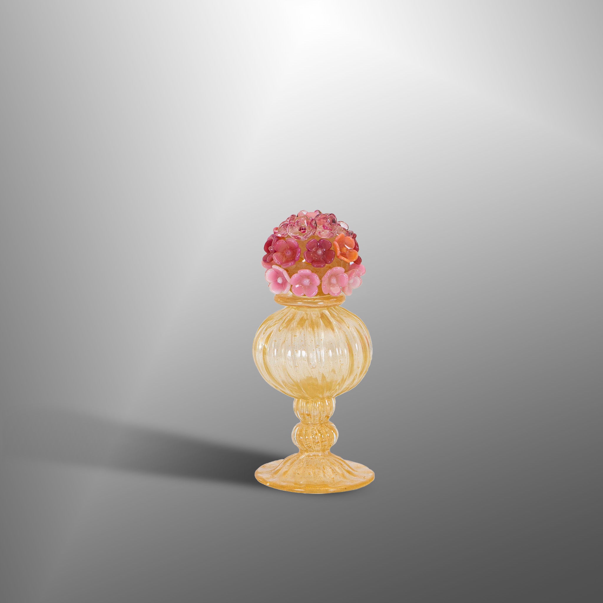 Ambient parfume bottle in gold with flowers