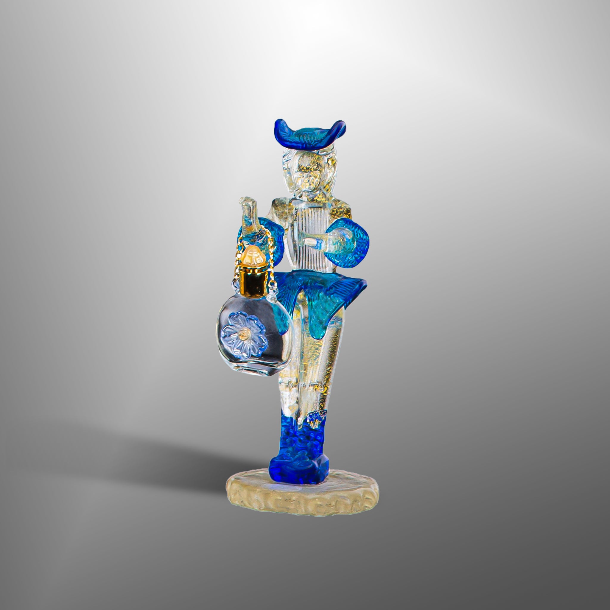 Coppia con piccole bottiglie di profumo