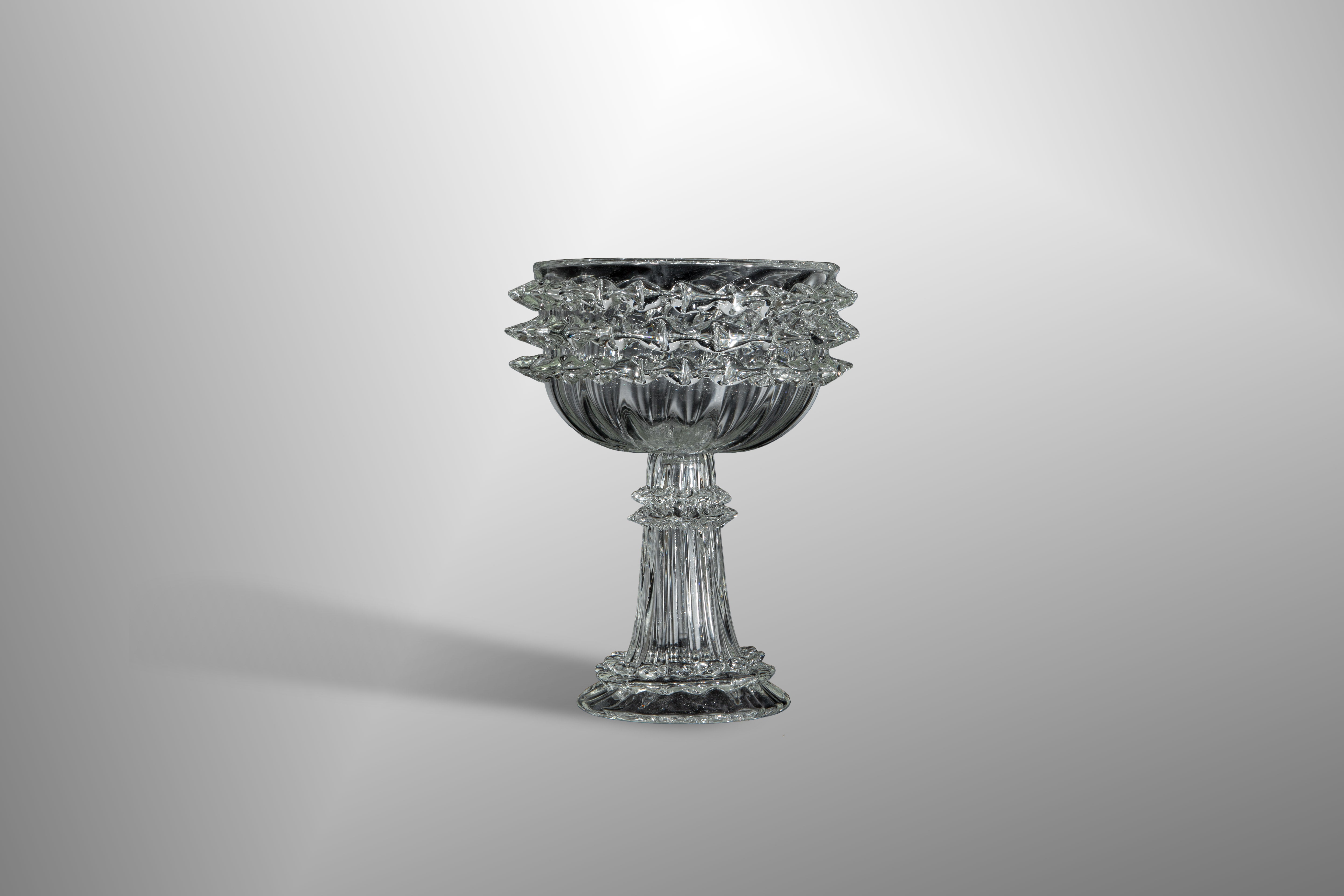 Vases with "Rostri"