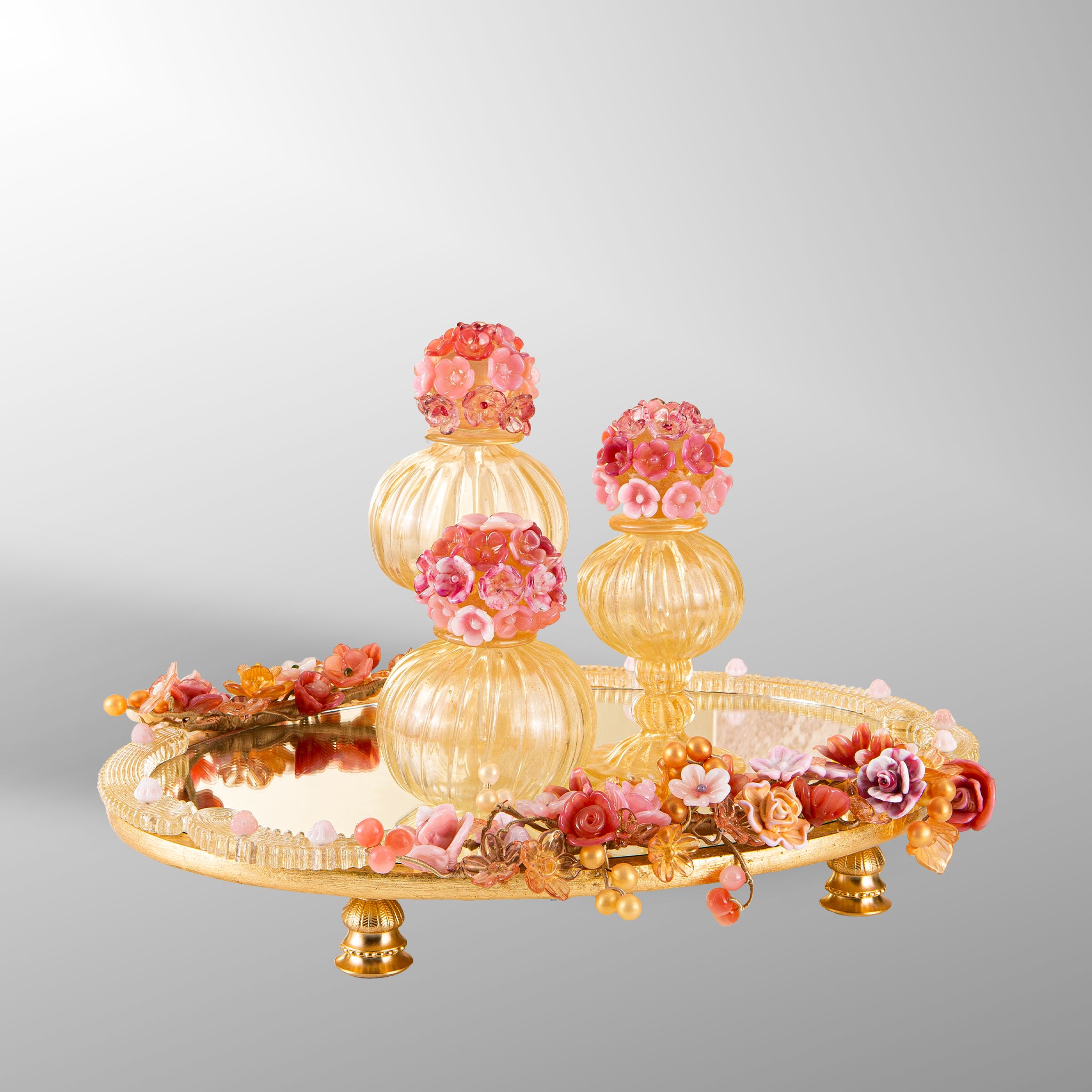 Ambient parfume bottle in gold with flowers