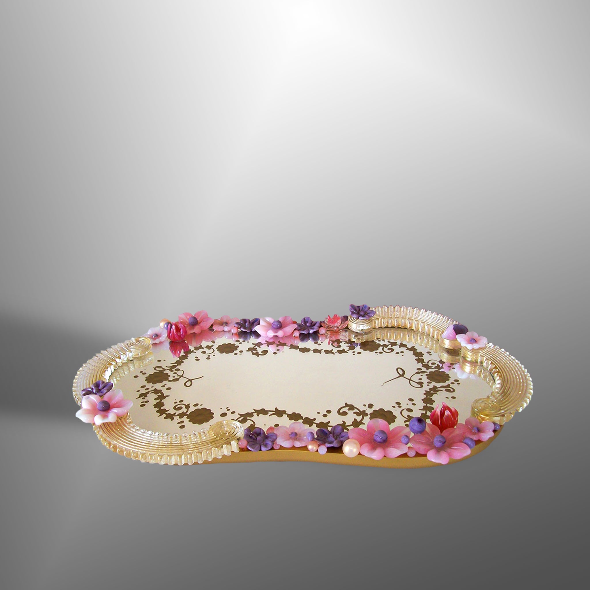 Small tray with flowers and engraving