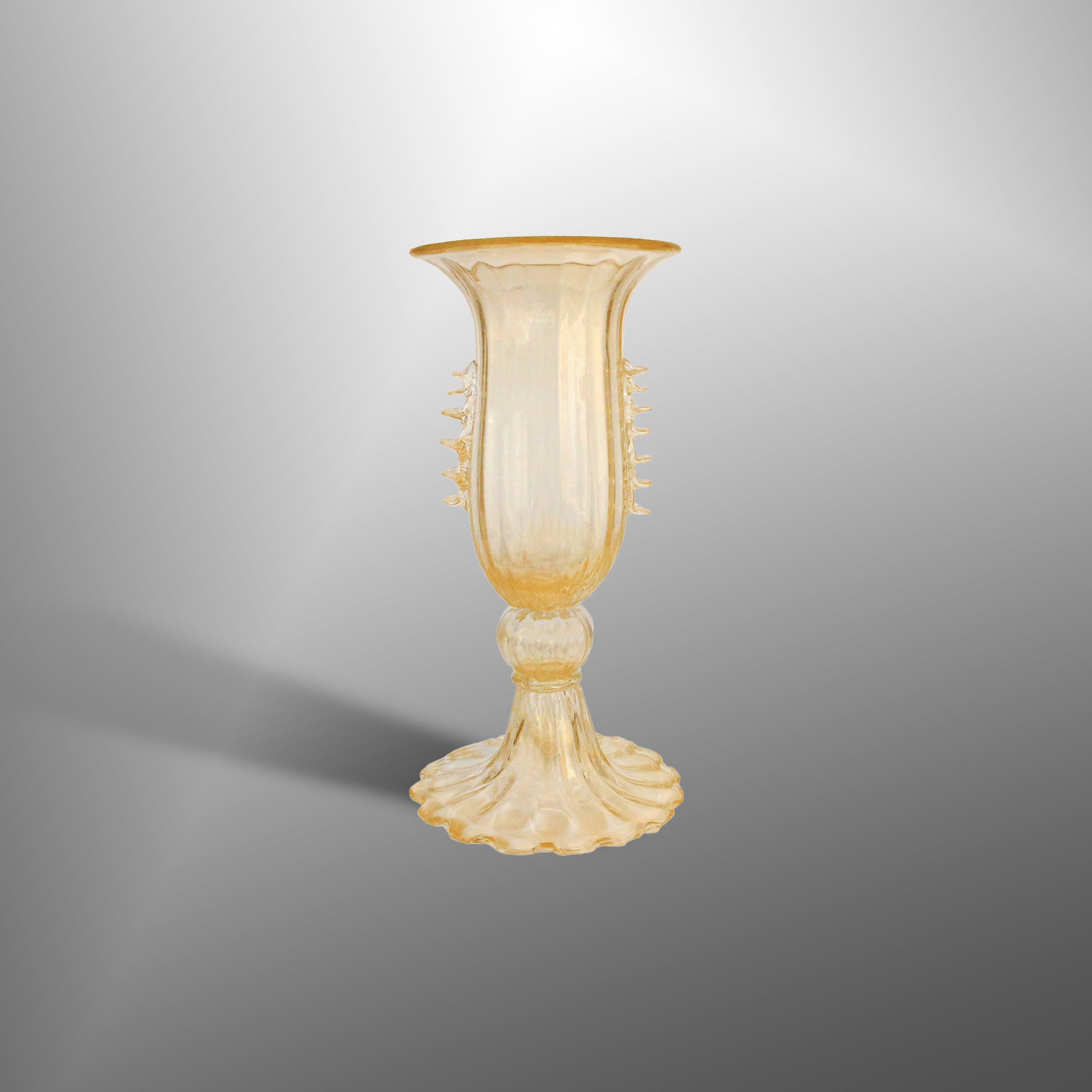 Vaso alto in oro