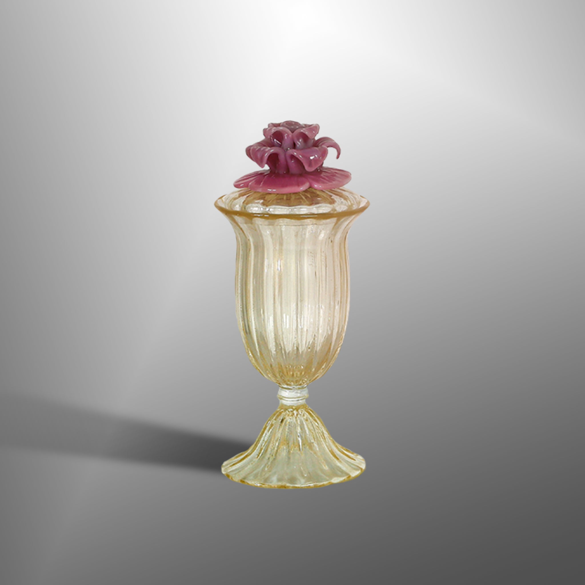 Accessori da bagno con fiori rosa
