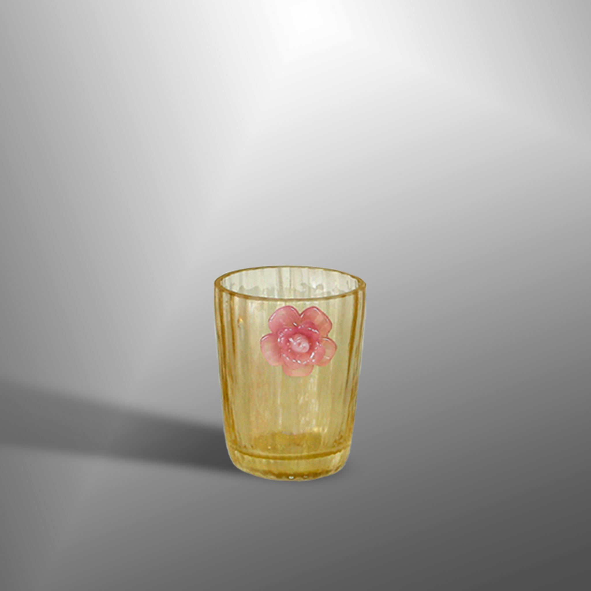 Accessori da bagno con fiori rosa