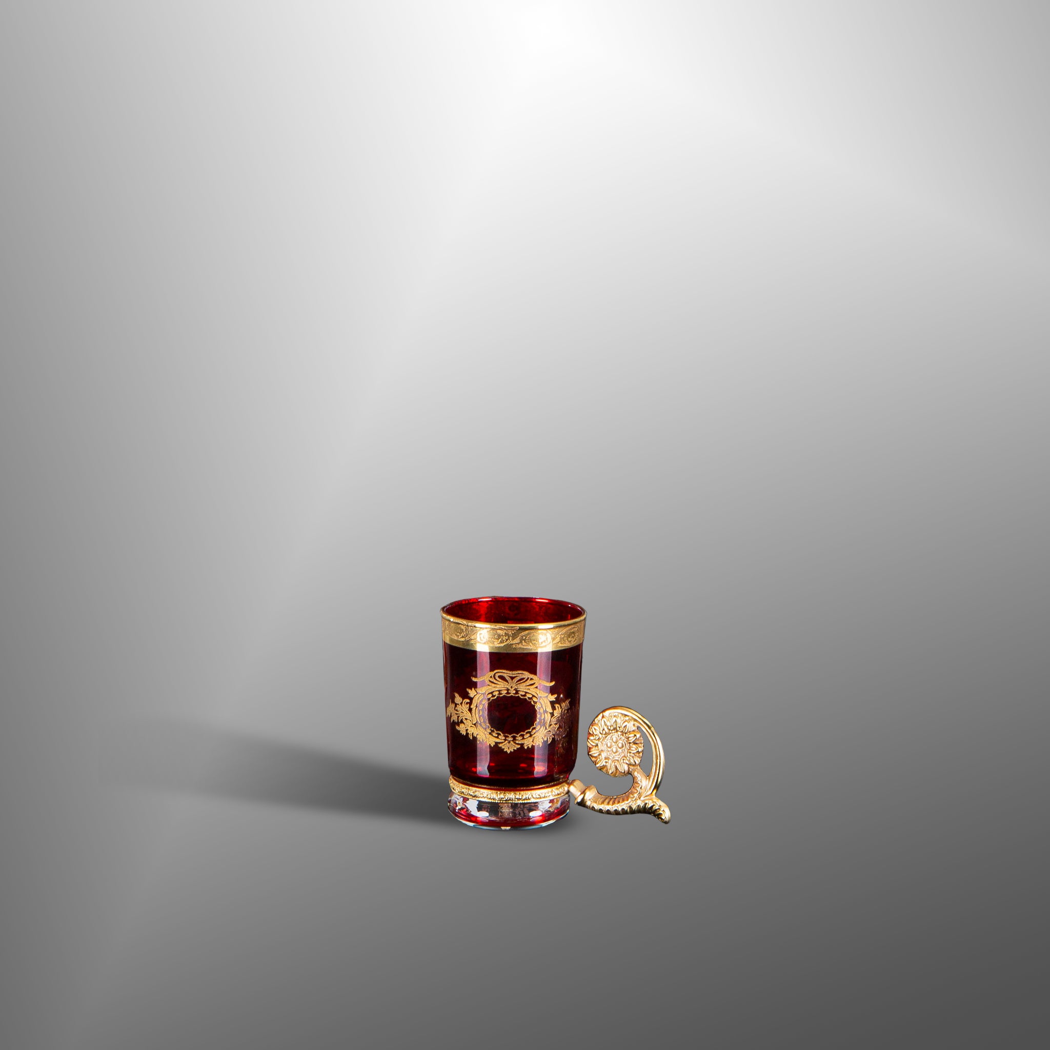 Bicchieri con decori in oro
