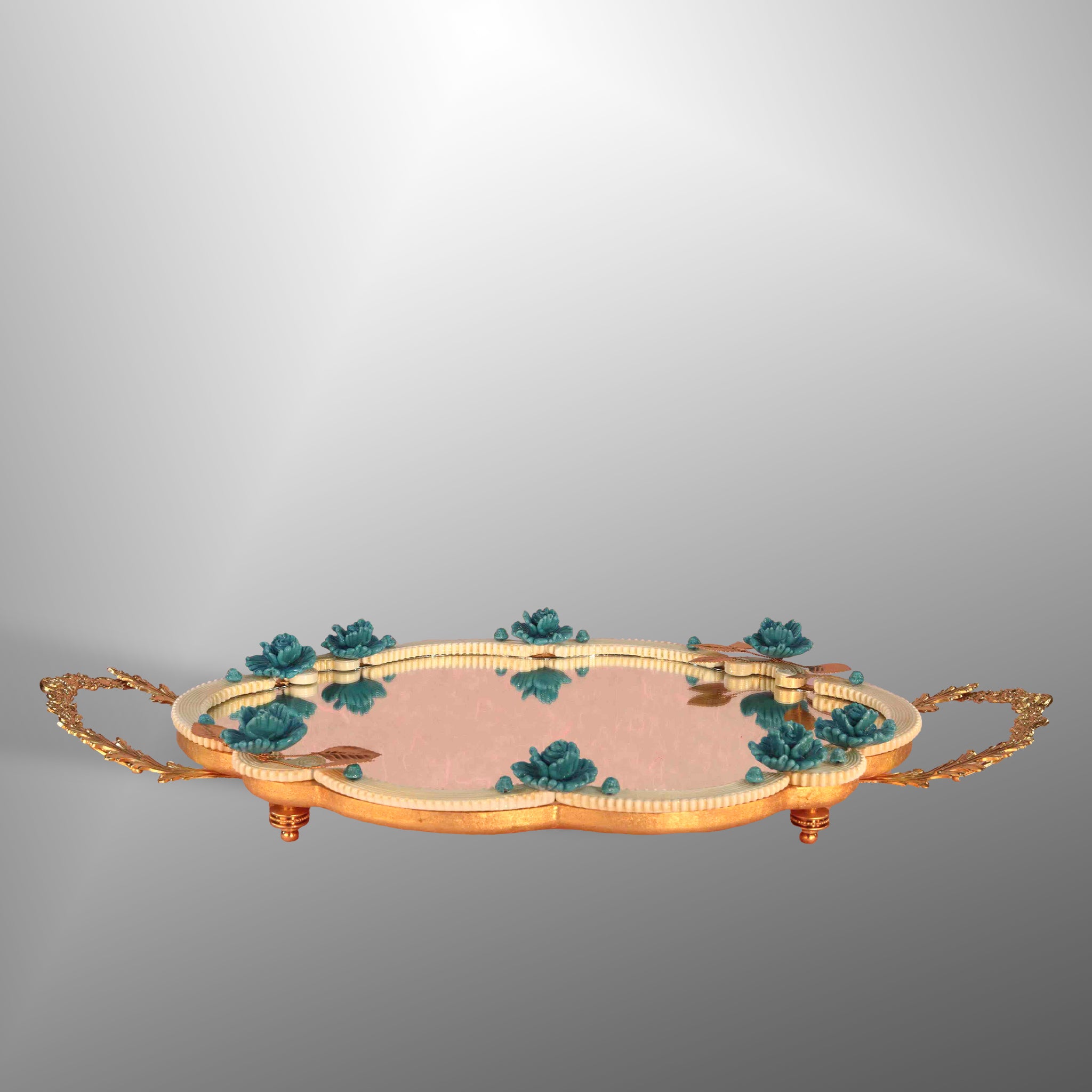 Vassoio in legno con specchio e fiori turchesi