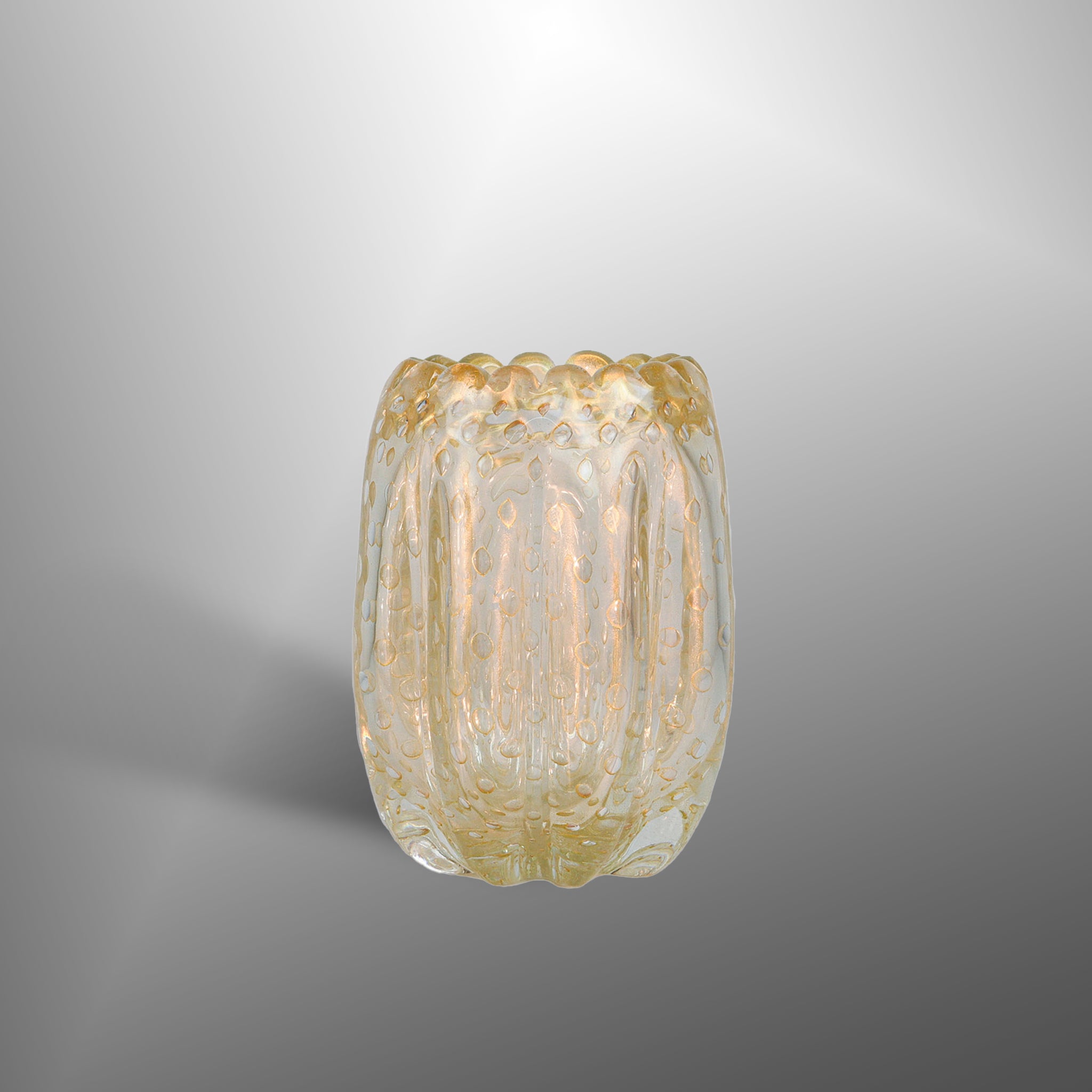 Vaso in oro con lavorazione a "Bolle"