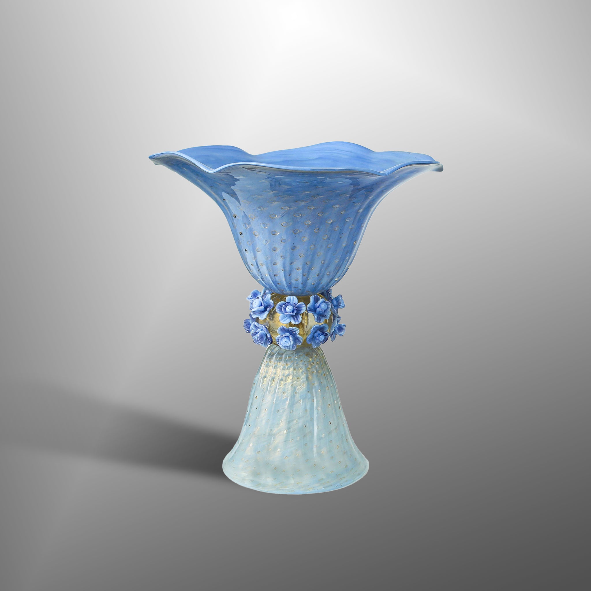Vasi pervinca con fiori